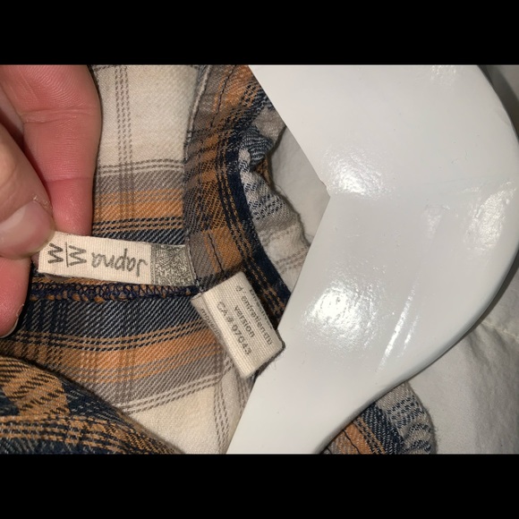 Cropped tan white and black flannel - Picture 2 of 2